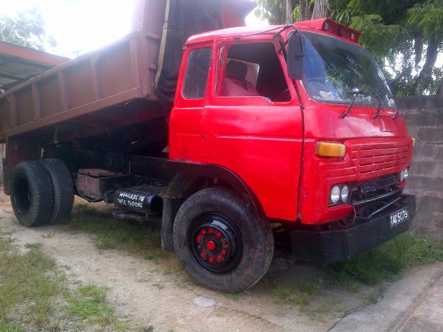 Nissan ck20 dump truck #3