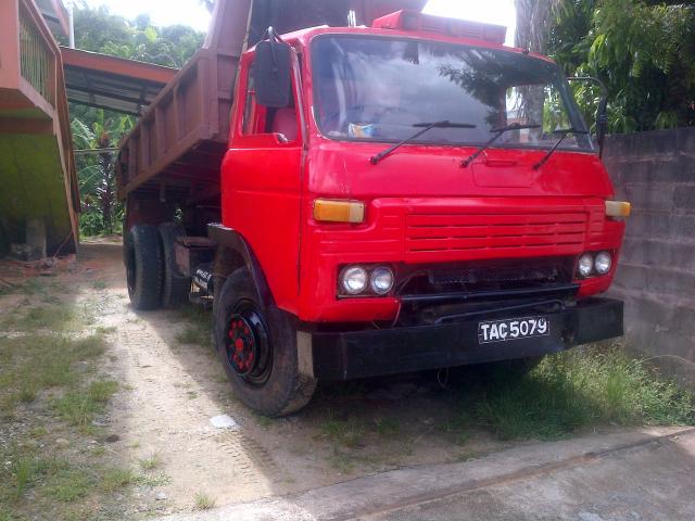 Nissan ck20 dump truck #9