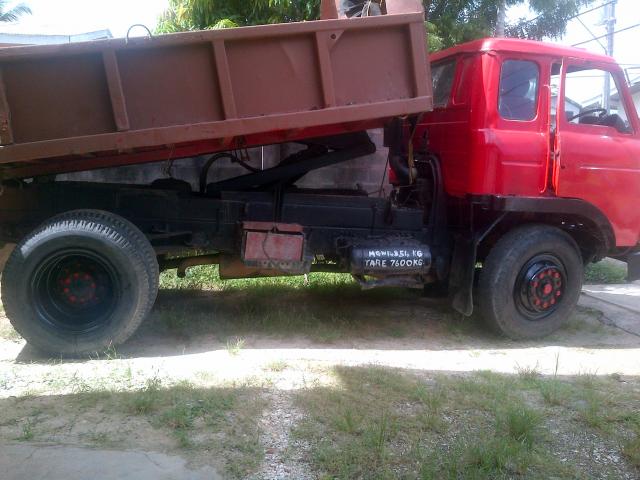 Nissan ck20 dump truck #10